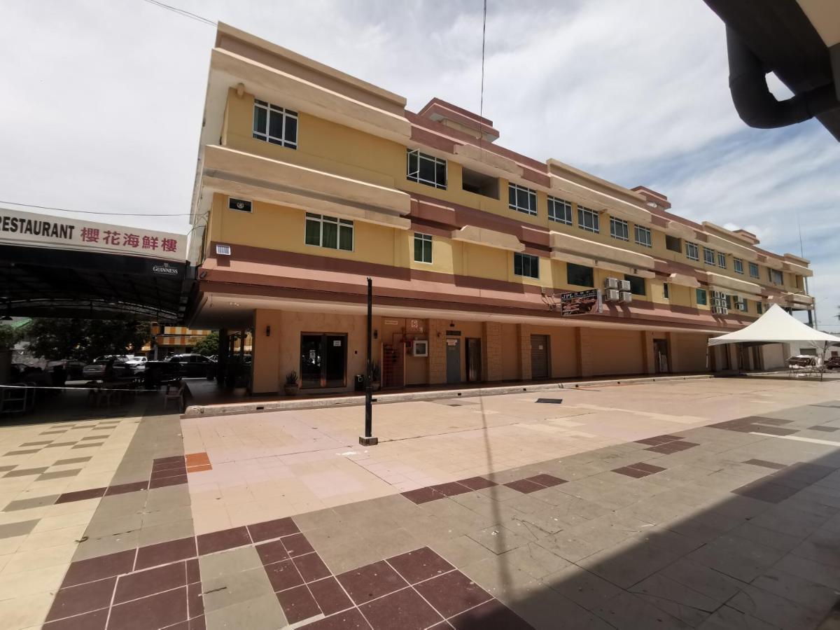 Hotel De Leon II Lahad Datu Exterior foto